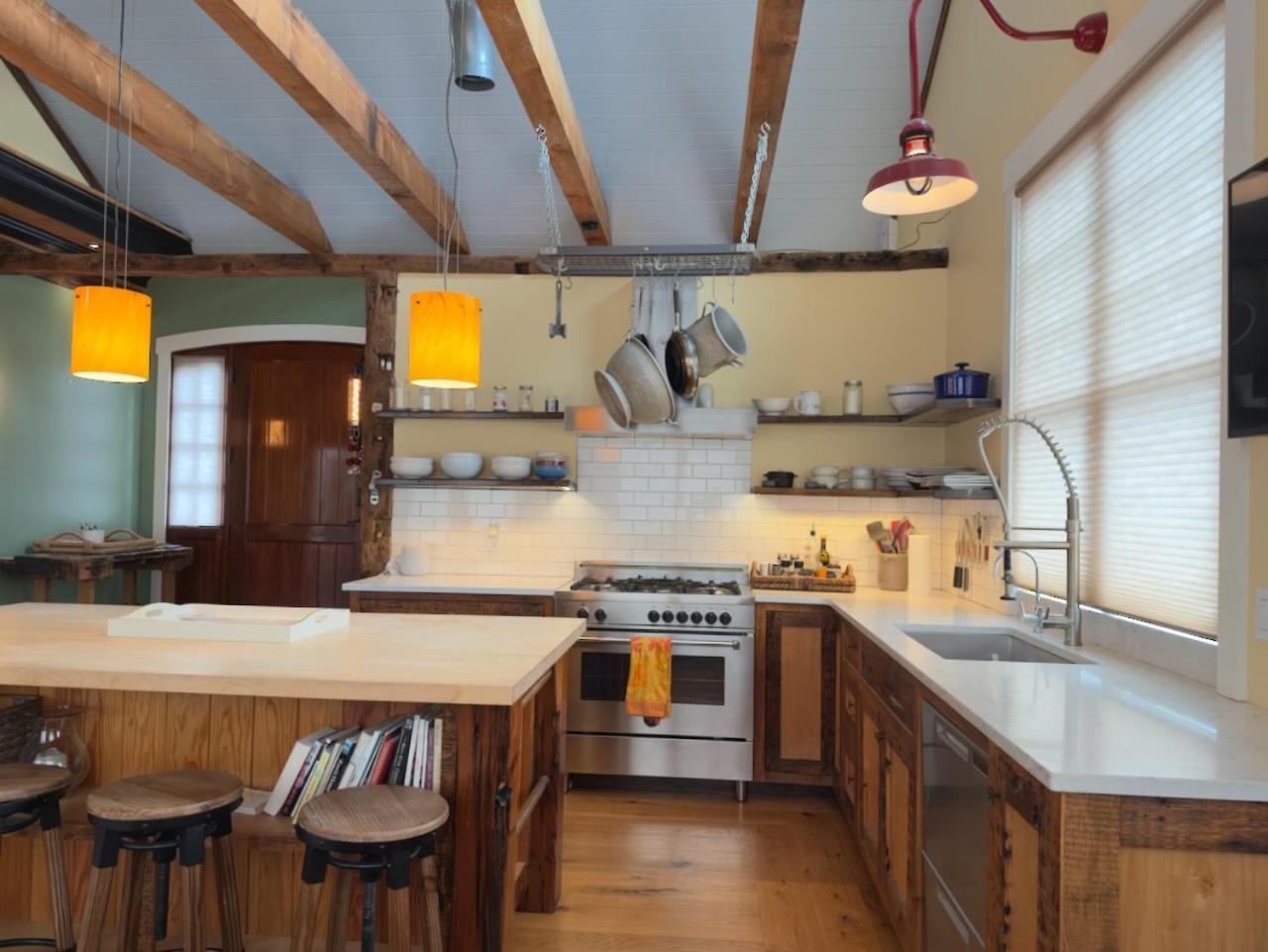 Hotel Magical Post And Beam Loft Downtown Newport! Exterior foto