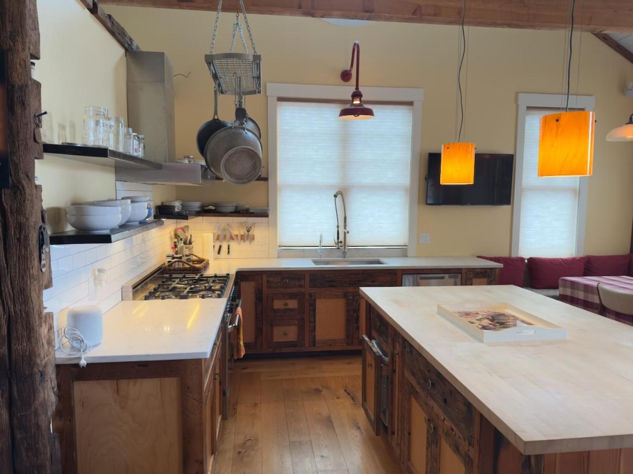 Hotel Magical Post And Beam Loft Downtown Newport! Exterior foto